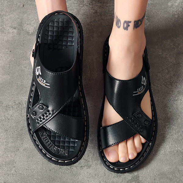 Vīriešu modernas mākslīgās ādas čības ar plakanu zoli un uzrakstu