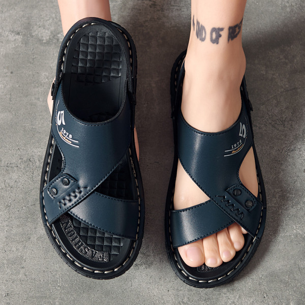 Vīriešu modernas mākslīgās ādas čības ar plakanu zoli un uzrakstu