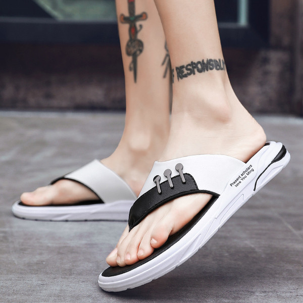 Vīriešu ikdienas čības no eko ādas ar metāla elementiem