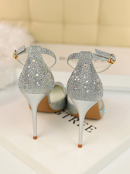 Stílusos női szandál kő elemekkel - hegyes mintával