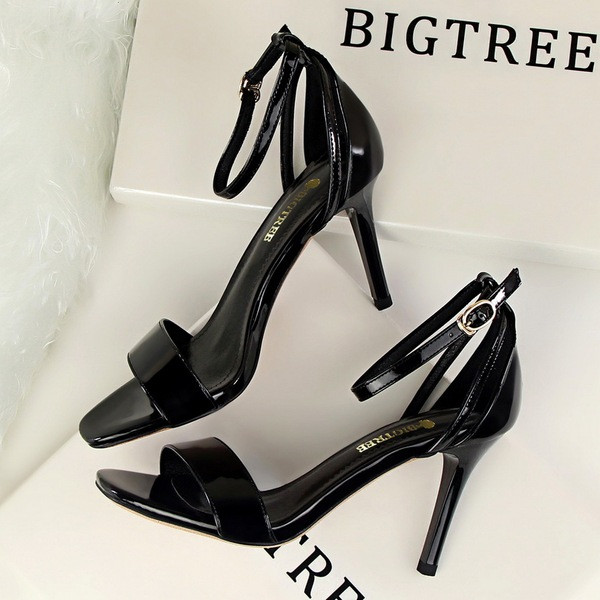 Stilīgas sieviešu lakādas augstpapēžu sandales