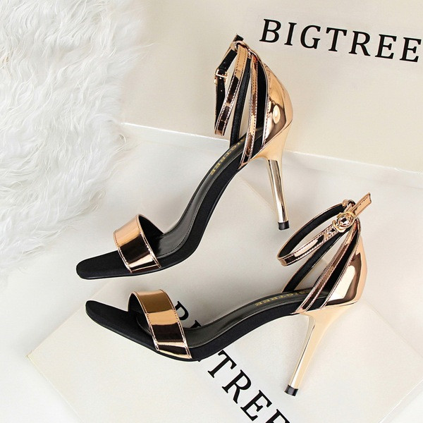 Stilīgas sieviešu lakādas augstpapēžu sandales