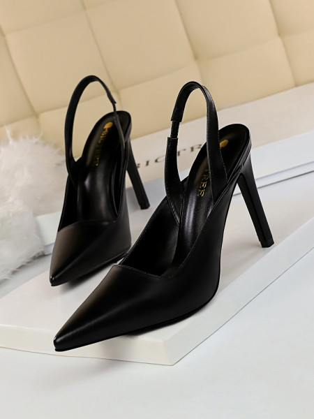 Sieviešu ādas sandales ar elastīgu siksnu - divi modeļi