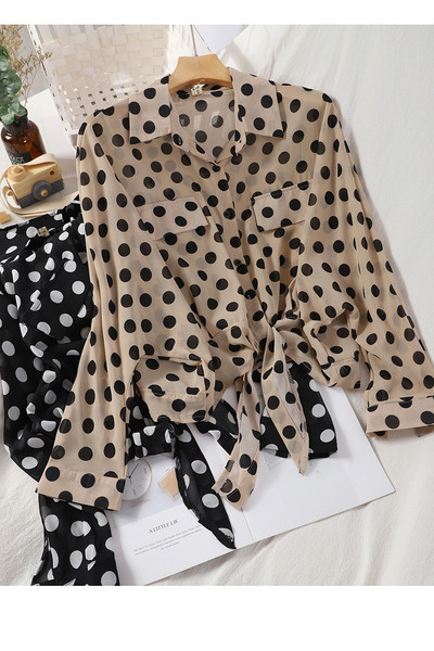 Moderns sieviešu krekls ar klasisku apkakli, garām piedurknēm un saitēm