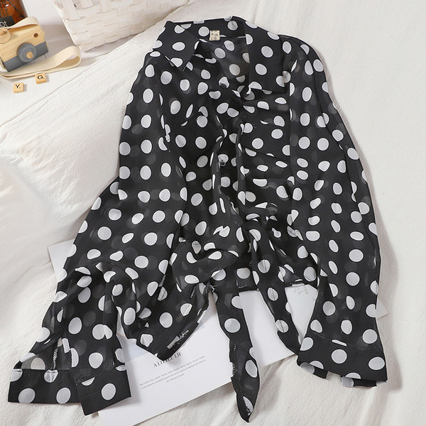 Moderns sieviešu krekls ar klasisku apkakli, garām piedurknēm un saitēm