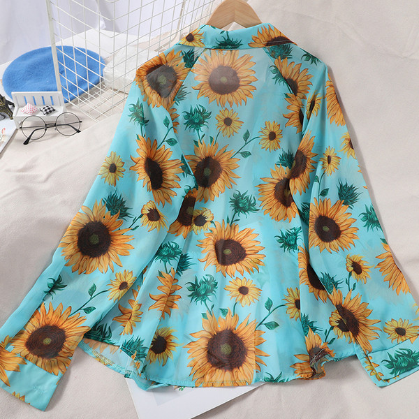 Moodne päevalilledega värvilise mustriga naiste särk