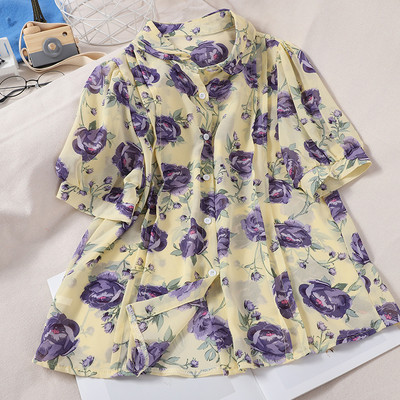 Suvine naiste särk klassikalise krae, lühikeste varrukate ja lillelise mustriga