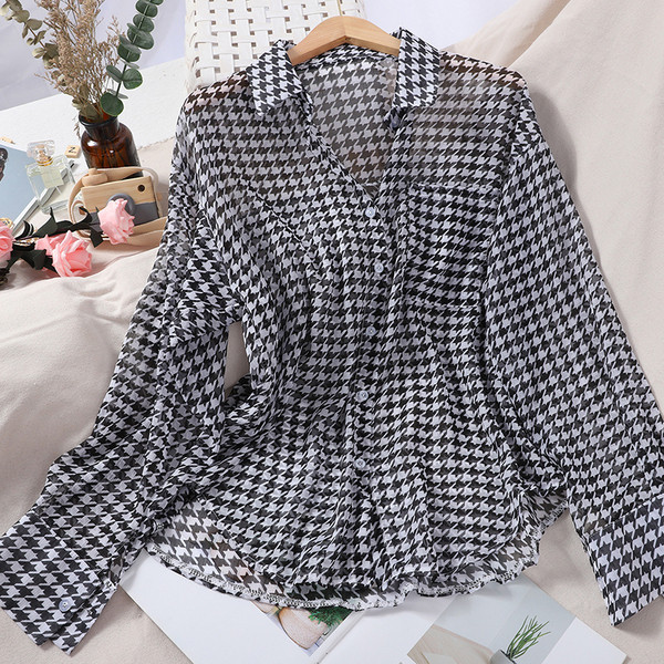 Sieviešu rūtains krekls ar garām piedurknēm un klasisku apkakli