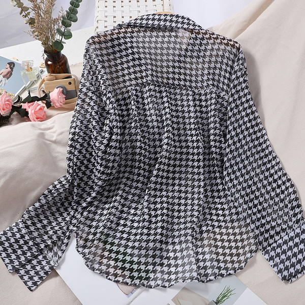 Sieviešu rūtains krekls ar garām piedurknēm un klasisku apkakli