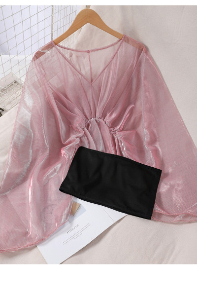 Caurspīdīgs sieviešu krekla piegriezuma modelis ar hologrāfisku efektu un krūtīm