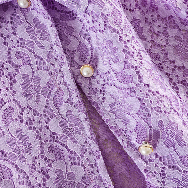 Sieviešu mežģīņu krekls ar pērļu pogām un pufīgām piedurknēm