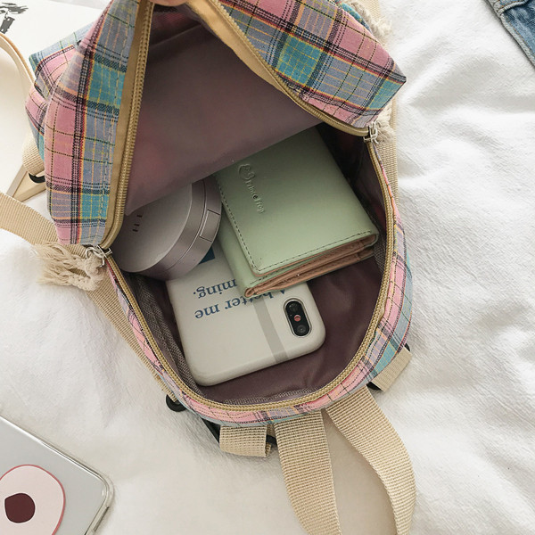 Sieviešu ikdienas rūtainā mugursoma ar aplikāciju