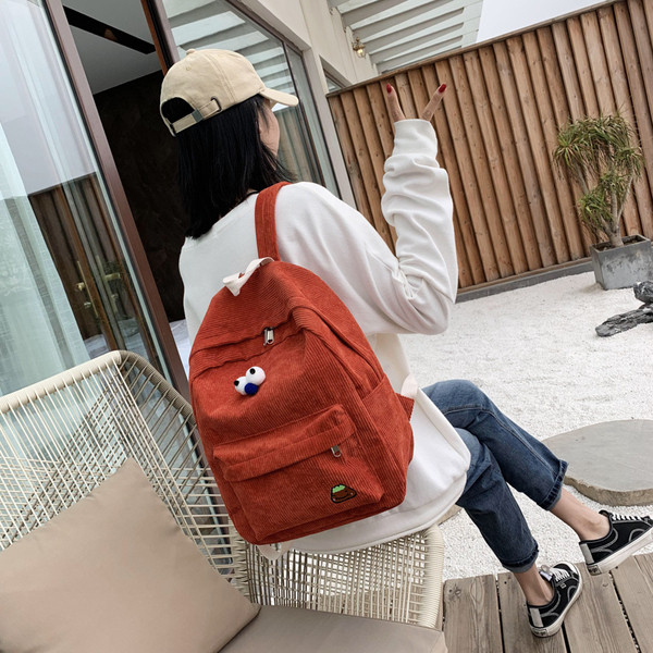 Mūsdienīga sieviešu mini mugursoma ar 3D elementu