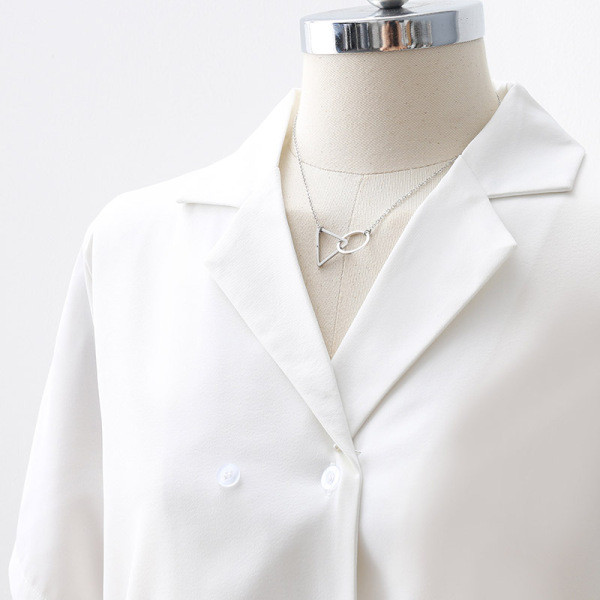 Vasaras sieviešu krekls ar īsām piedurknēm un dubultu aizdari