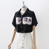 Mūsdienīgs sieviešu krekls ar īsām piedurknēm un krāsainu apdruku