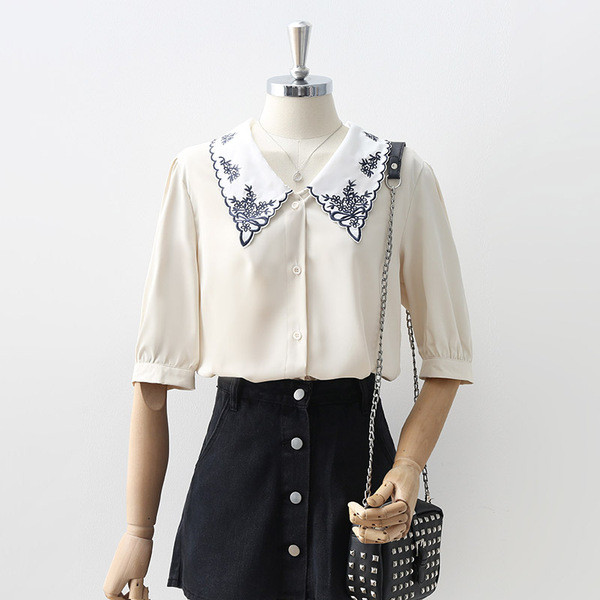 Stiilne naiste särk 3/4 varrukatega ja tikandiga krael