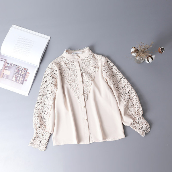 Stiilne naiste särk beežis ovaalse dekoltee ja pitsiga