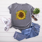 Erinevates värvitoonides päevalilletrükiga lühikeste varrukatega naiste T-särk