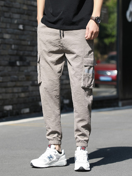 Ikdienas vīriešu bikses ar kabatām un saitēm