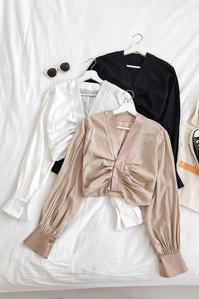 Naiste satiinist särk pikkade varrukatega ja V-kaelusega