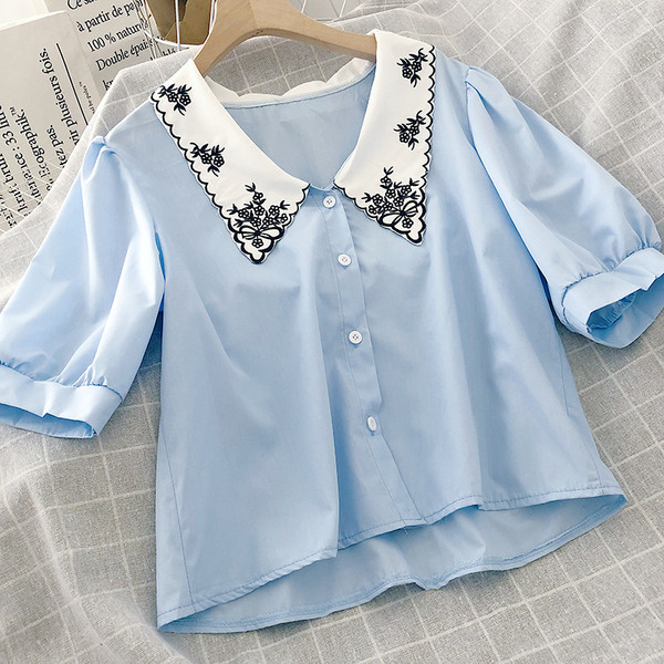 Suvine naiste särk lühikeste varrukatega ja tikandiga krael