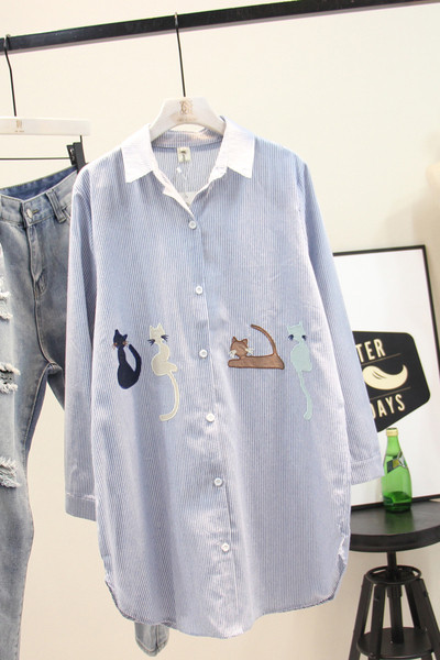 Liela izmēra sieviešu svītrains krekls ar garām piedurknēm un izšuvumu