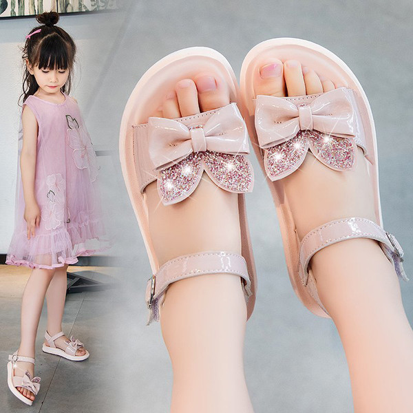 Moodsad laste sandaalid läikiva paelaga