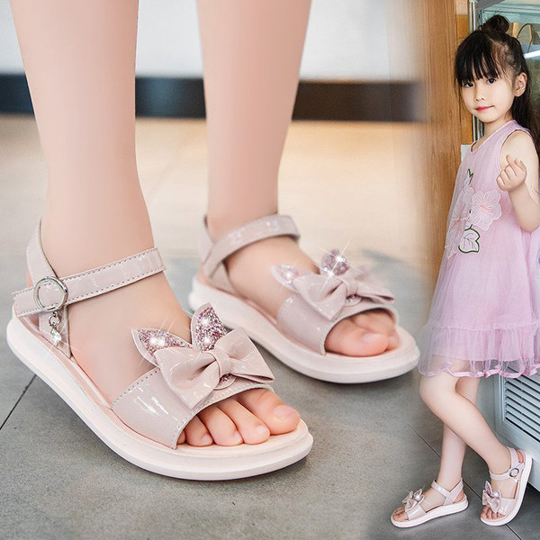 Moodsad laste sandaalid läikiva paelaga