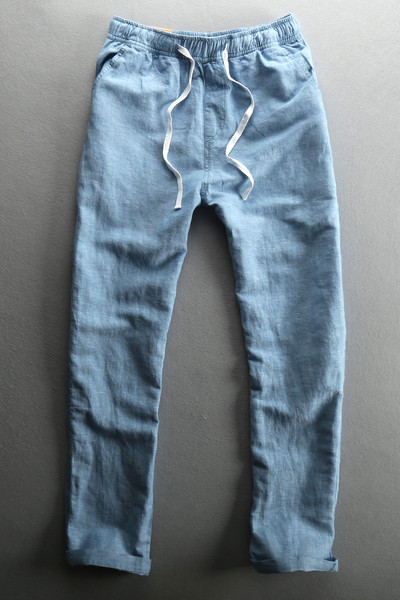 Modernas vīriešu bikses ar elastīgu jostasvietu un saitēm