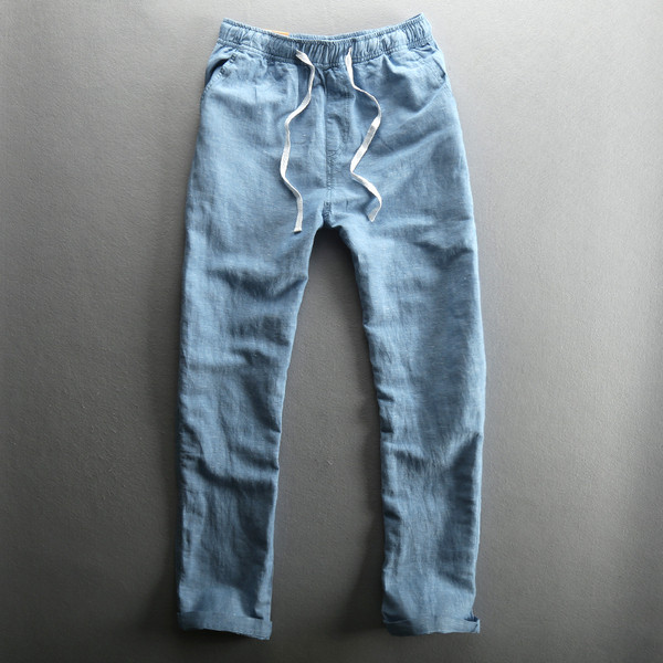 Modernas vīriešu bikses ar elastīgu jostasvietu un saitēm