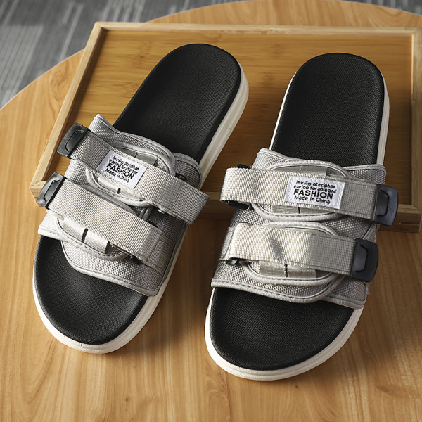 Ikdienas vīriešu čības ar plakanām zolēm un velcro