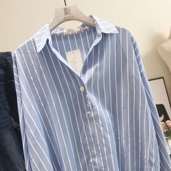 Liela izmēra svītrains sieviešu krekls ar garām piedurknēm un klasisku apkakli