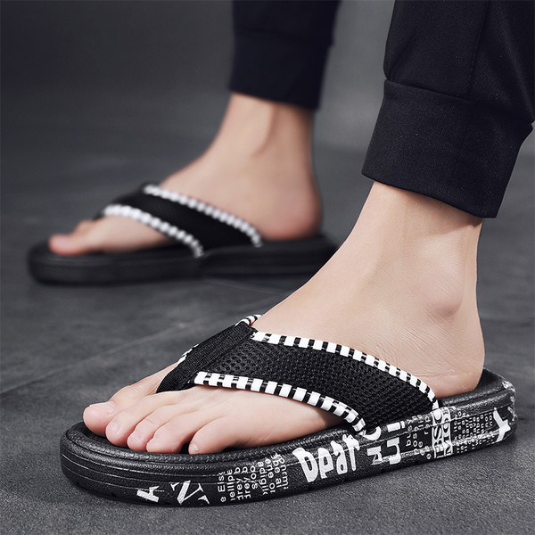 Actuali papuci barbati negri in doua modele