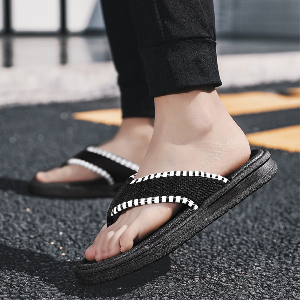 Actuali papuci barbati negri in doua modele