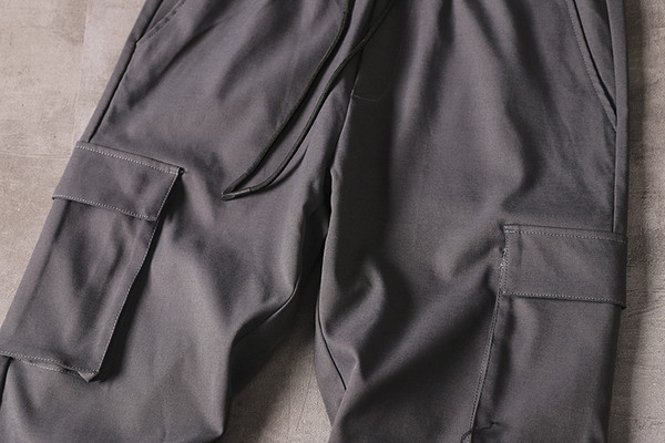 Hit pantaloni la modă pentru bărbați cu talie elastică și buzunare