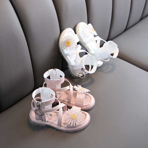 Sandale pentru copii cu bretele incrucisate si element 3D pentru fete