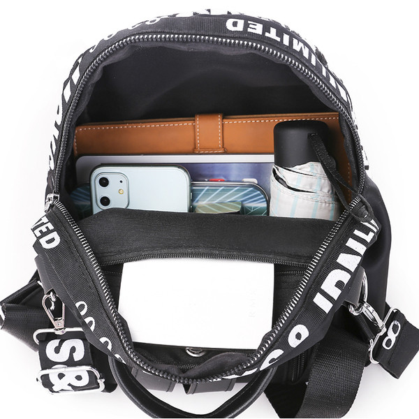 Kockás női napi hátizsák feliratokkal