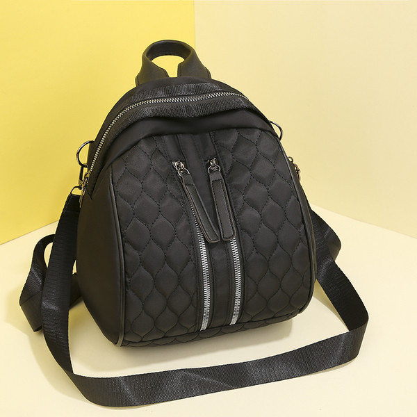 Sieviešu ikdienas mugursoma no eko ādas ar rāvējslēdzēju