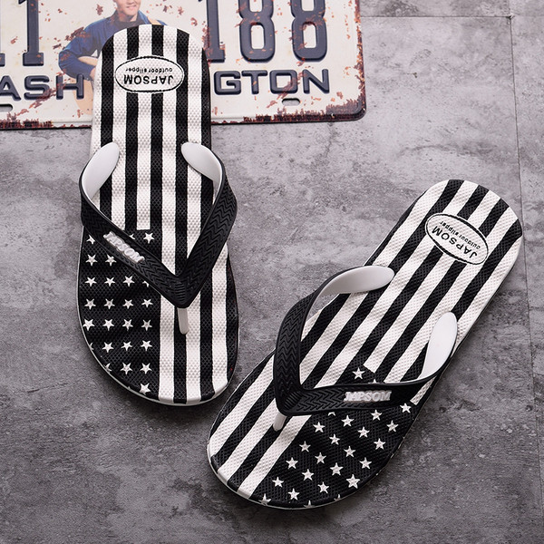 Papuci moderni pentru bărbați cu talpă colorată