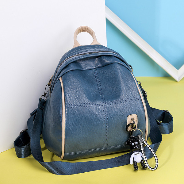 Mūsdienīga sieviešu mugursoma no eko ādas ar metāla elementu