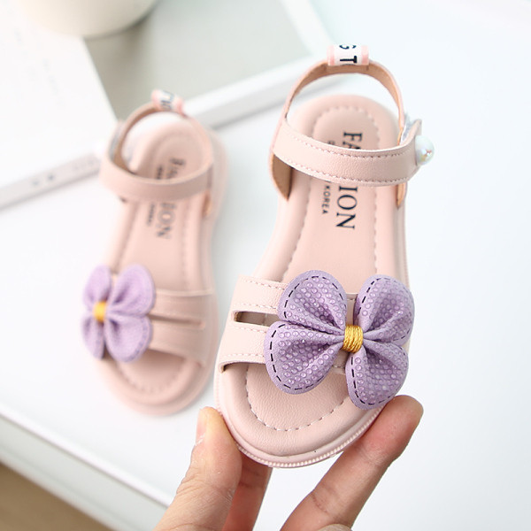 Modern gyerekszandál virággal és matricákkal