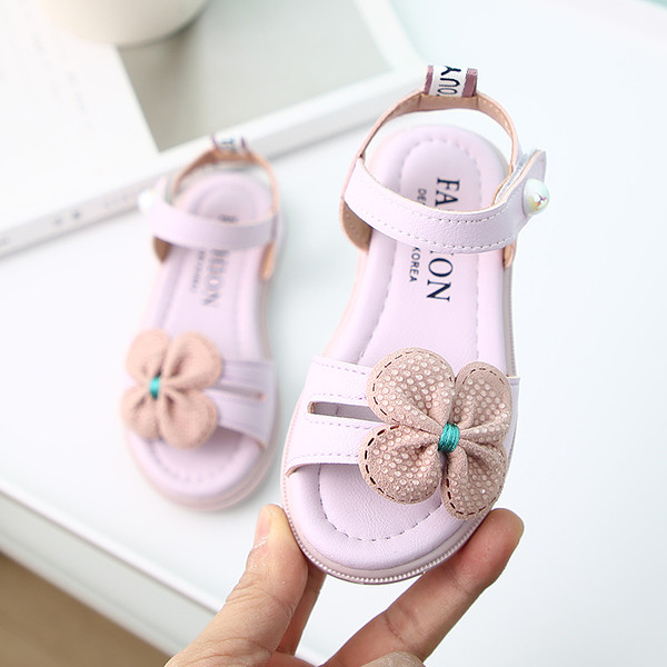 Modern gyerekszandál virággal és matricákkal