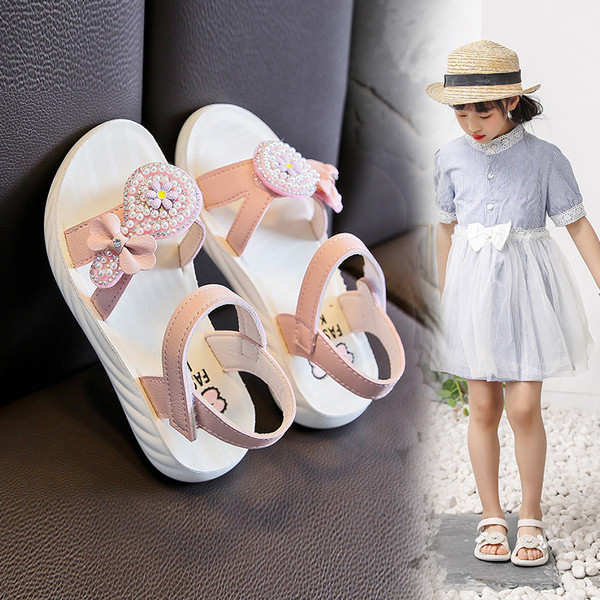 Modern gyerekszandál 3D elemmel és matricákkal