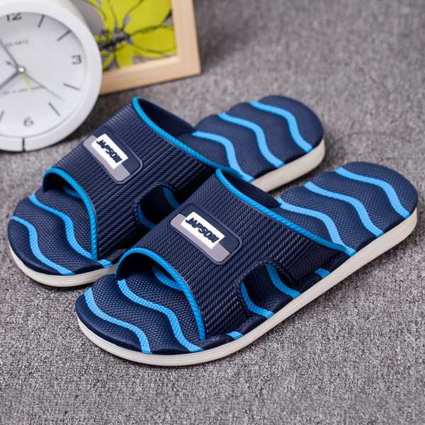 Alkalmi férfi papucs puha csíkos talppal