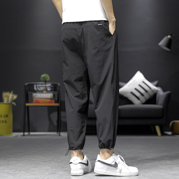 Tavaszi-nyári férfi nadrág gumírozással a bokánál