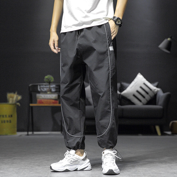 Sportlik-vabaaja meeste pükste lai mudel, pahkluudel kummiga