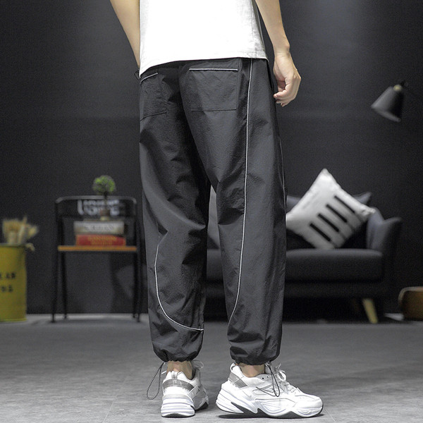 Sportlik-vabaaja meeste pükste lai mudel, pahkluudel kummiga