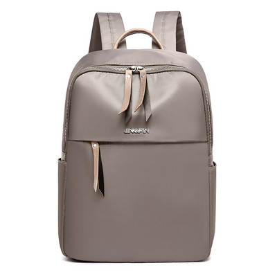 Stiilne naiste seljakoti tavaline mudel kirjaga