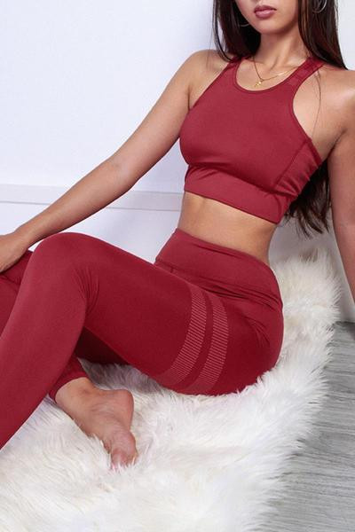 Echipa sportiva feminina din jambiere si bustiera