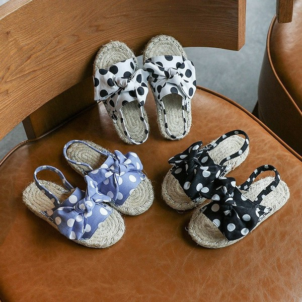 Modern gyerekszandál gumival és szalaggal